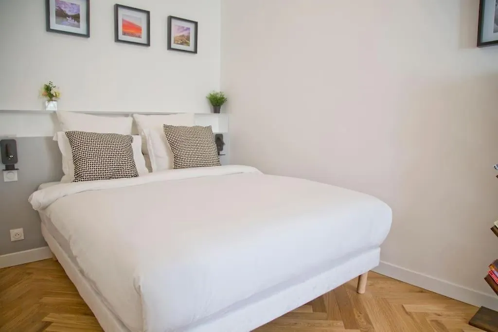 Apartament Fully Renovated Historic Apt In Heart Mouffetard Paryż